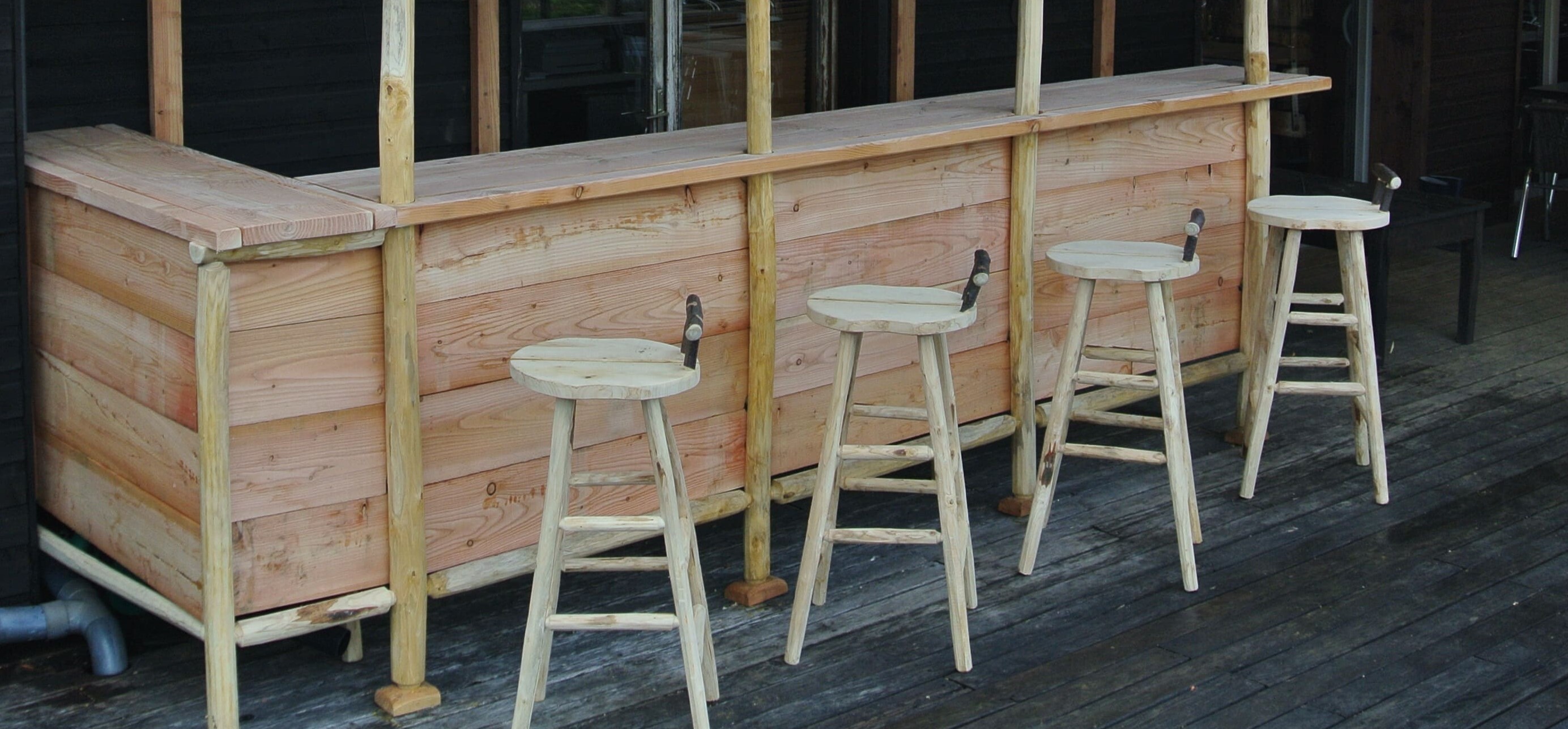 Chaises et tabourets outdoor en châtaignier local et éco responsable