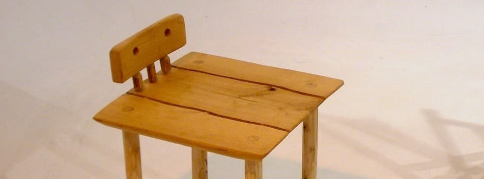 tabouret en châtaignier local, artisanat traditionnel, fait main