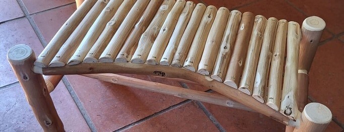 tabouret de toilette fait main en bois de châtaignier local éco conçu et écologique